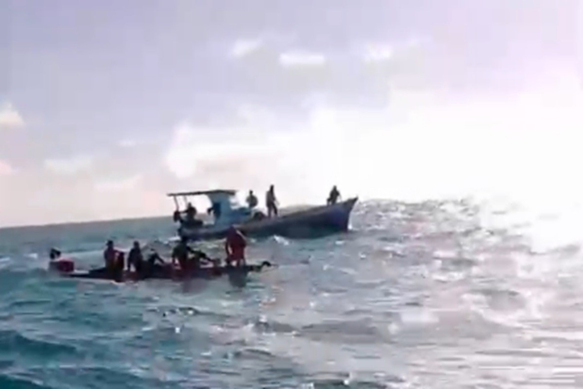 Pescadores ficam à deriva em alto-mar e são resgatados a 4 km da costa no Grande Recife; VÍDEO