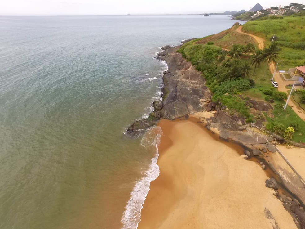 Praia da Areia Preta em Iriri vira alvo de estudos para descobrir potencial da areia monazítica — Foto: Reprodução/Daniel Vale e Thais Gualandi de Farias