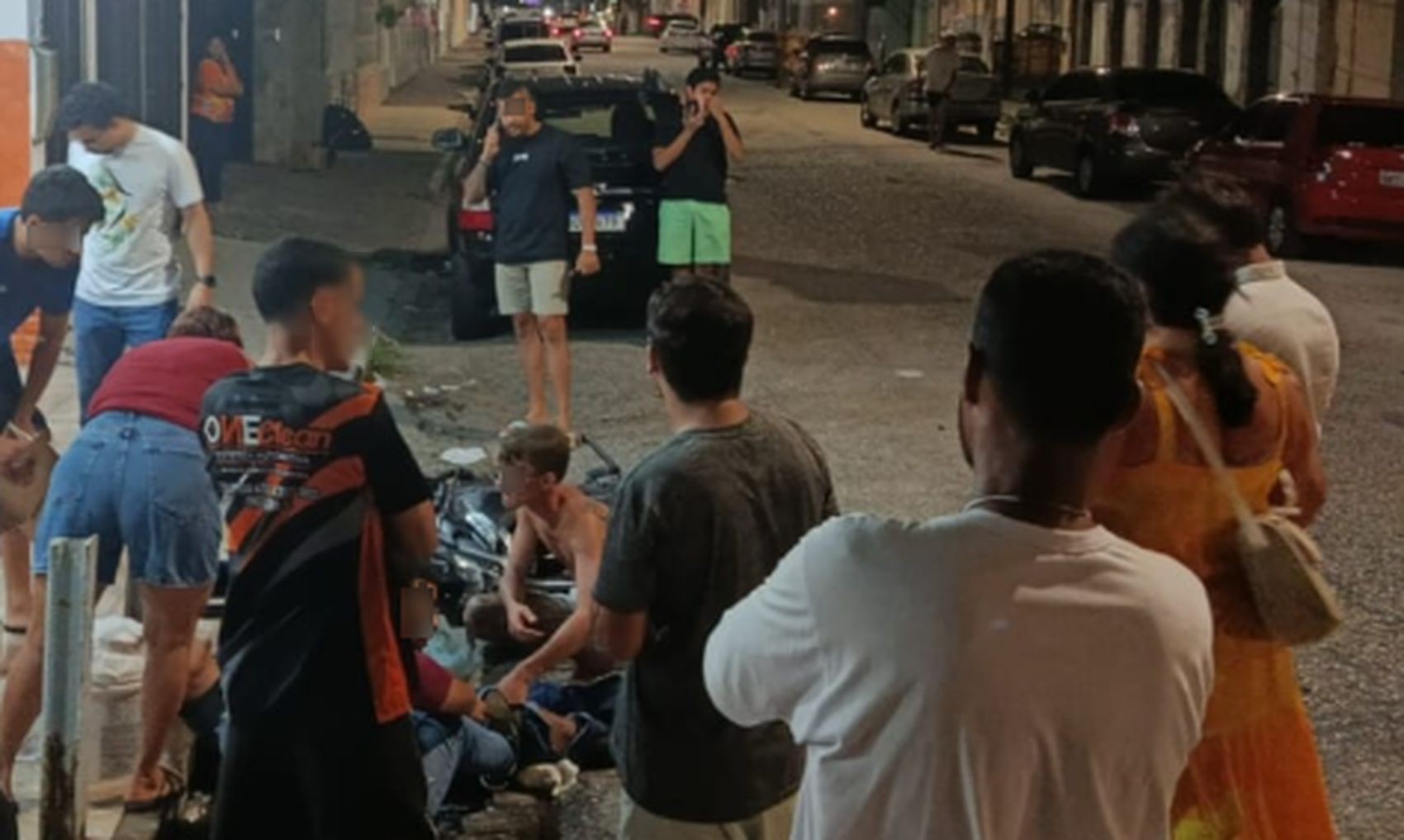 Motociclista fica gravemente ferido após colidir contra carro em Aracaju