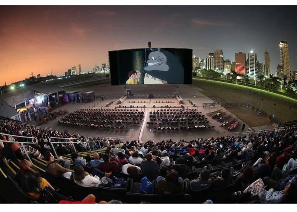 Open Air afirma ter a maior tela de cinema ao ar livre do mundo (acima, a foto da edição em São Paulo, em 2022) — Foto: Divulgação/Vibra Open Air