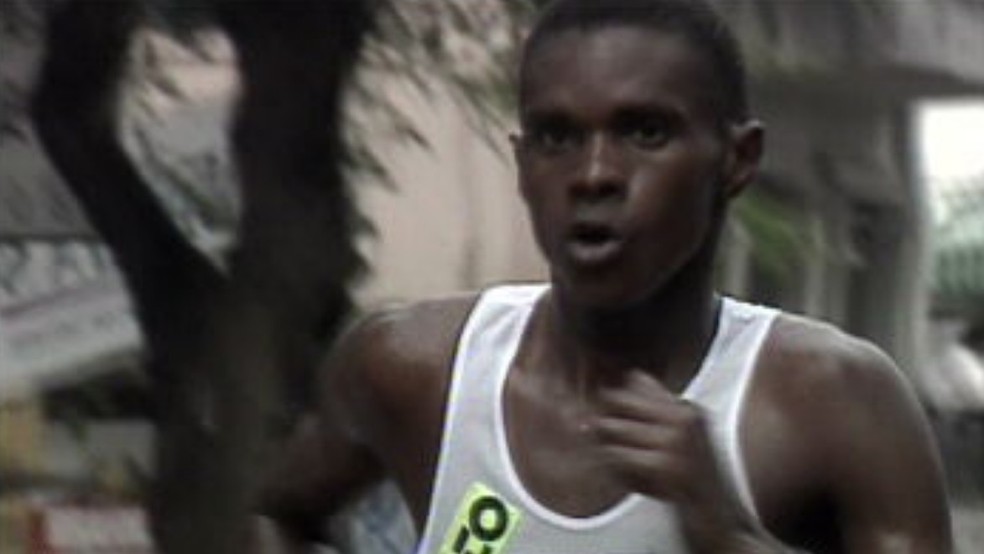 Ronaldo da Costa, durante a corrida de São Silvestre, em 1994 — Foto: Fábio Lucio/TV Globo/Acervo