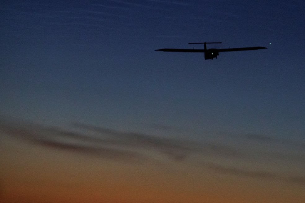 Um drone de ataque de médio alcance Zozulia voa após ser lançado por militares ucranianos da companhia Sparta em um local não revelado no sul da Ucrânia — Foto: REUTERS/Valentyn Ogirenko