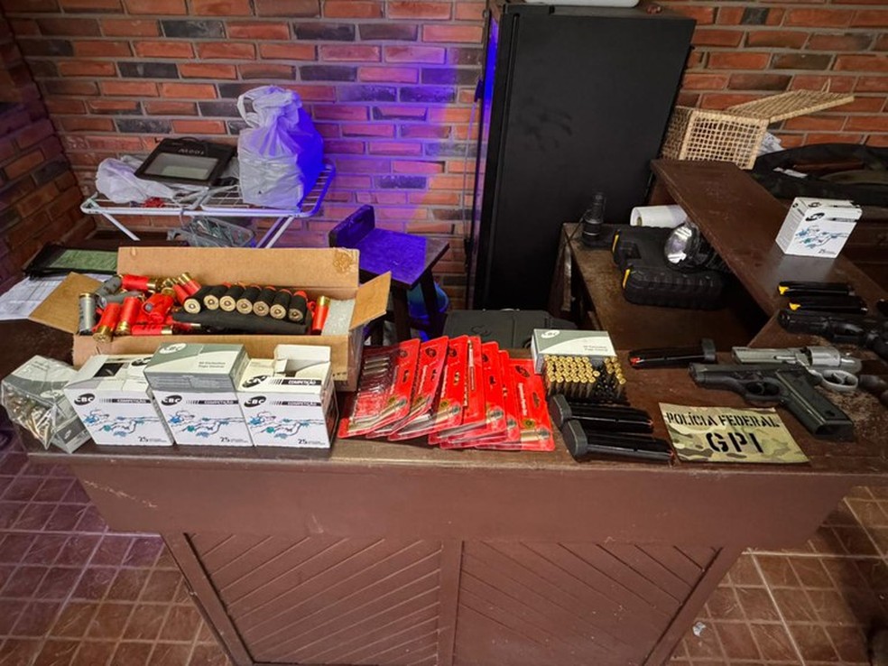 PF prende policial rodoviário e empresários por esquema de propina para não pagamento de taxas ao Detran no RS — Foto: Polícia Federal/Divulgação