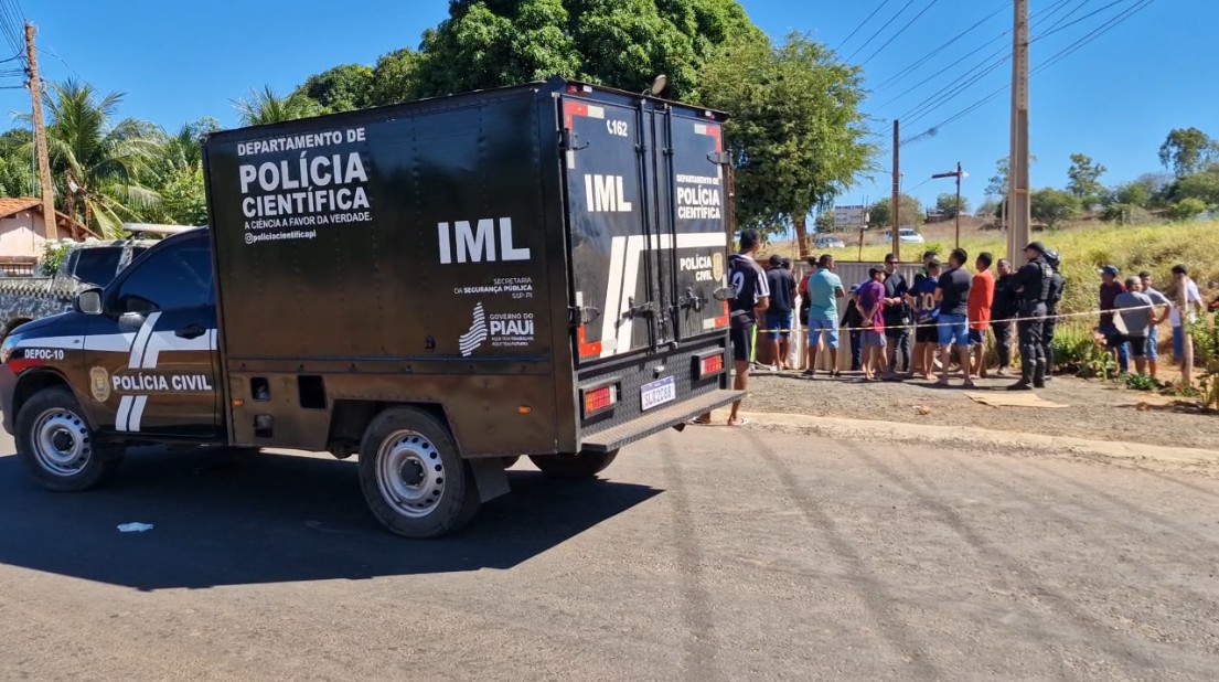 Filho morre e pai é baleado no Sul do Piauí; suspeito do crime é preso e tem casa incendiada