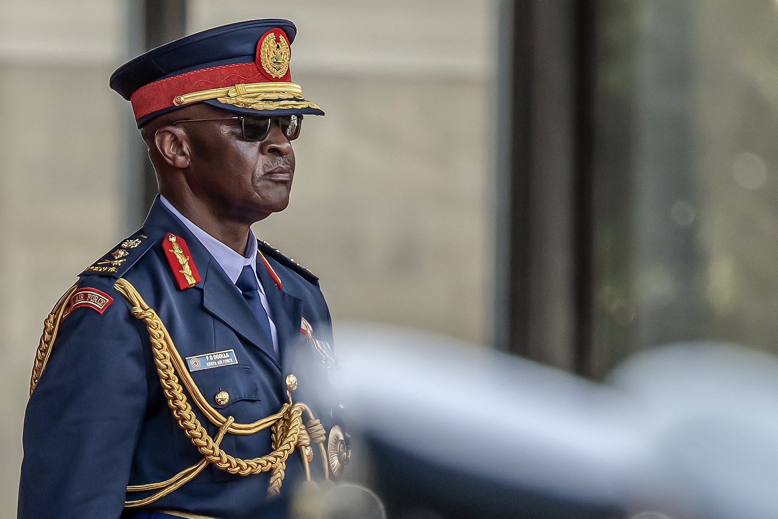 Queda de helicóptero: chefe das Forças Armadas do Quênia e outros 9 oficiais morrem em missão