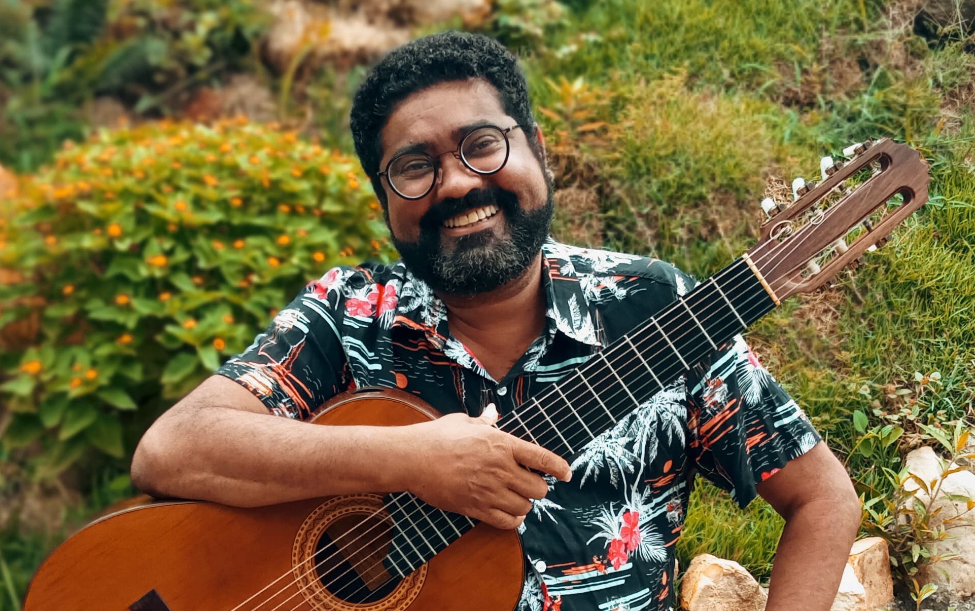 Violonista Félix Junior saúda Roberto Menescal com as vozes do Quarteto do Rio no álbum autoral 'Sons e canções'