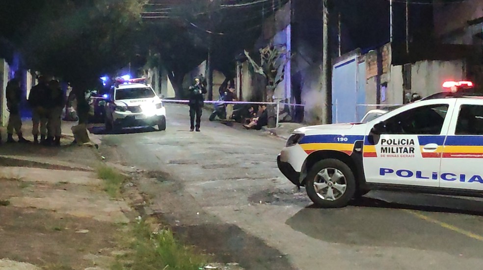 Homem de 43 anos é encontrado morto com tiro nas costas em Poços de Caldas, MG — Foto: Marcos Corrêa