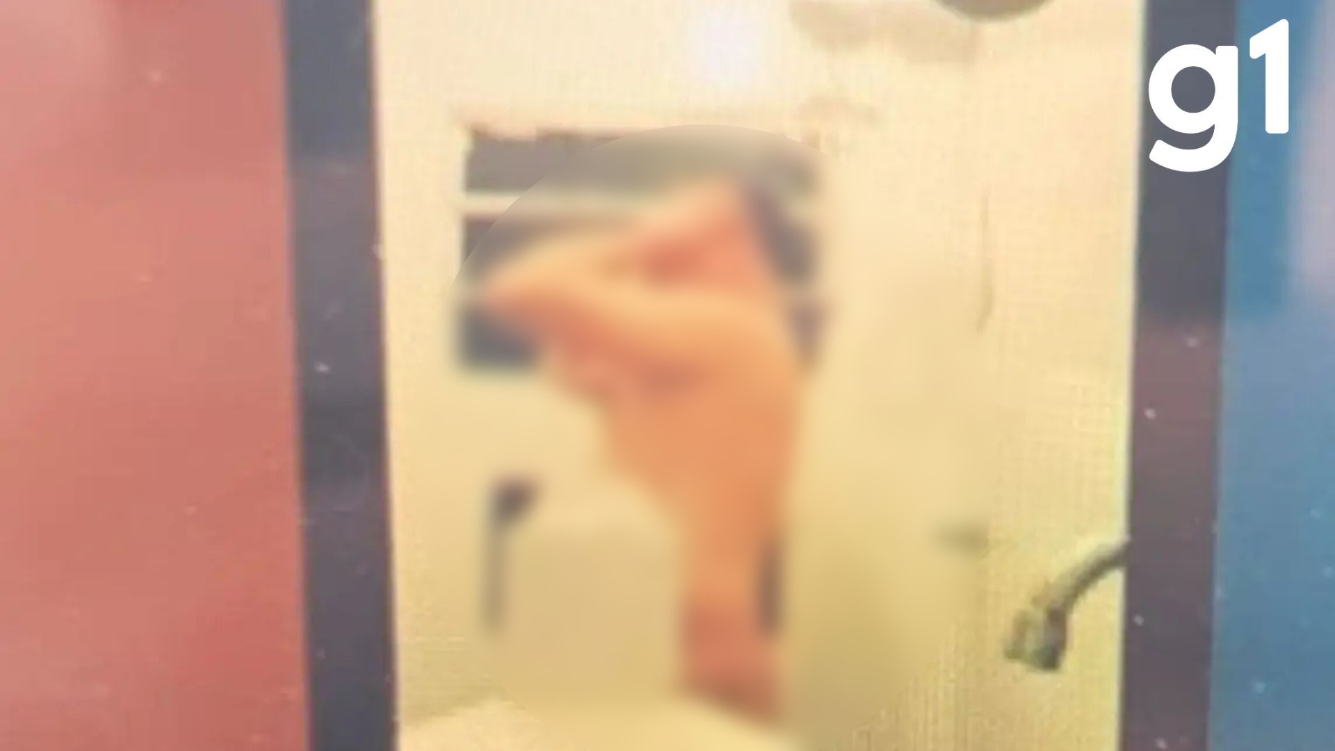 Professor esquece câmera aberta e aparece nu em reunião online com alunos e reitora da UFMT