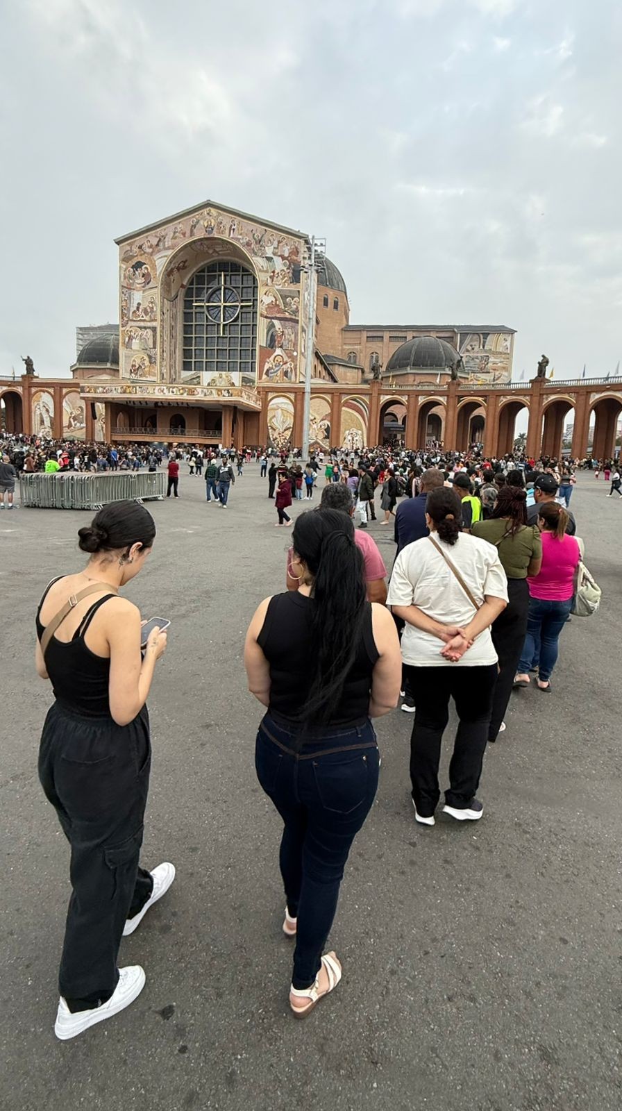 Dia de Nossa Senhora Aparecida: Devotos de todo o Brasil celebram a Padroeira do país neste domingo