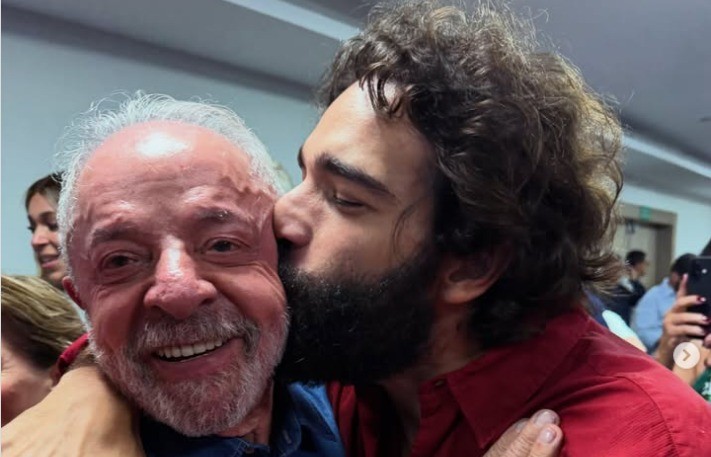 Artistas e famosos comemoram reeleição de Lula para o 4º mandato