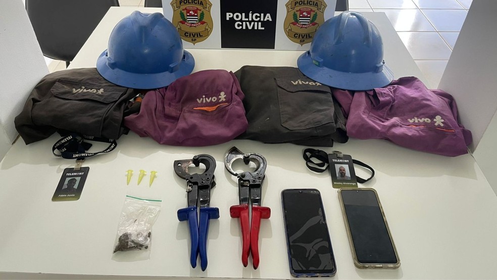 Homens são presos ao se passarem por funcionários de empresa de telefonia em Ibirá (SP) — Foto: Divulgação / Polícia Civil