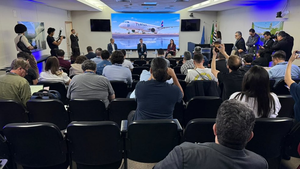 Latam recebe 1º avião E195-E2 da Embraer, em São José dos Campos — Foto: Pedro Melo/TV Vanguarda