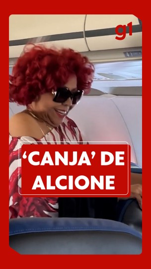 Alcione canta para passageiros de avião