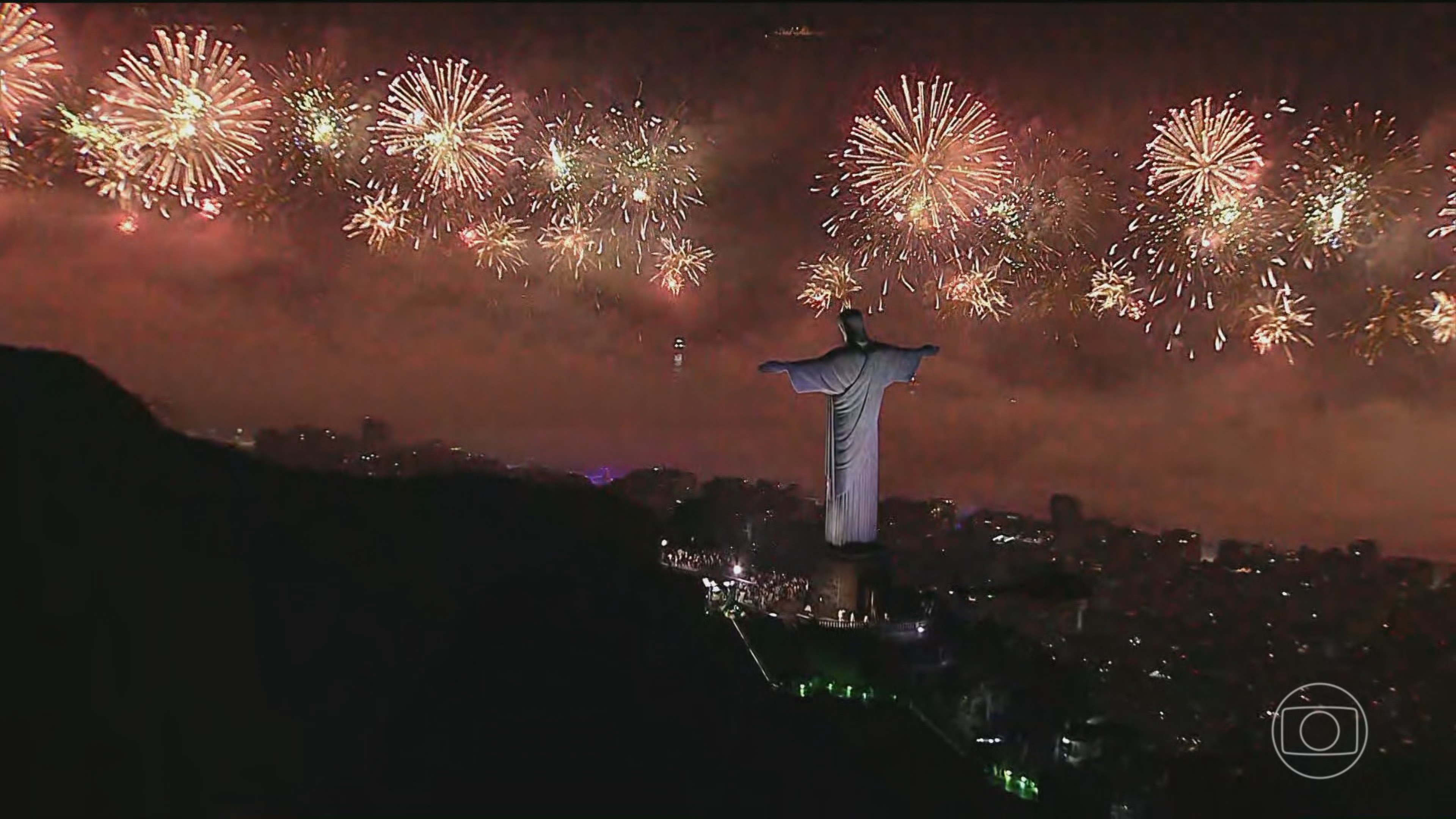Multidão de 2,6 milhões celebra o Réveillon na Praia de Copacabana