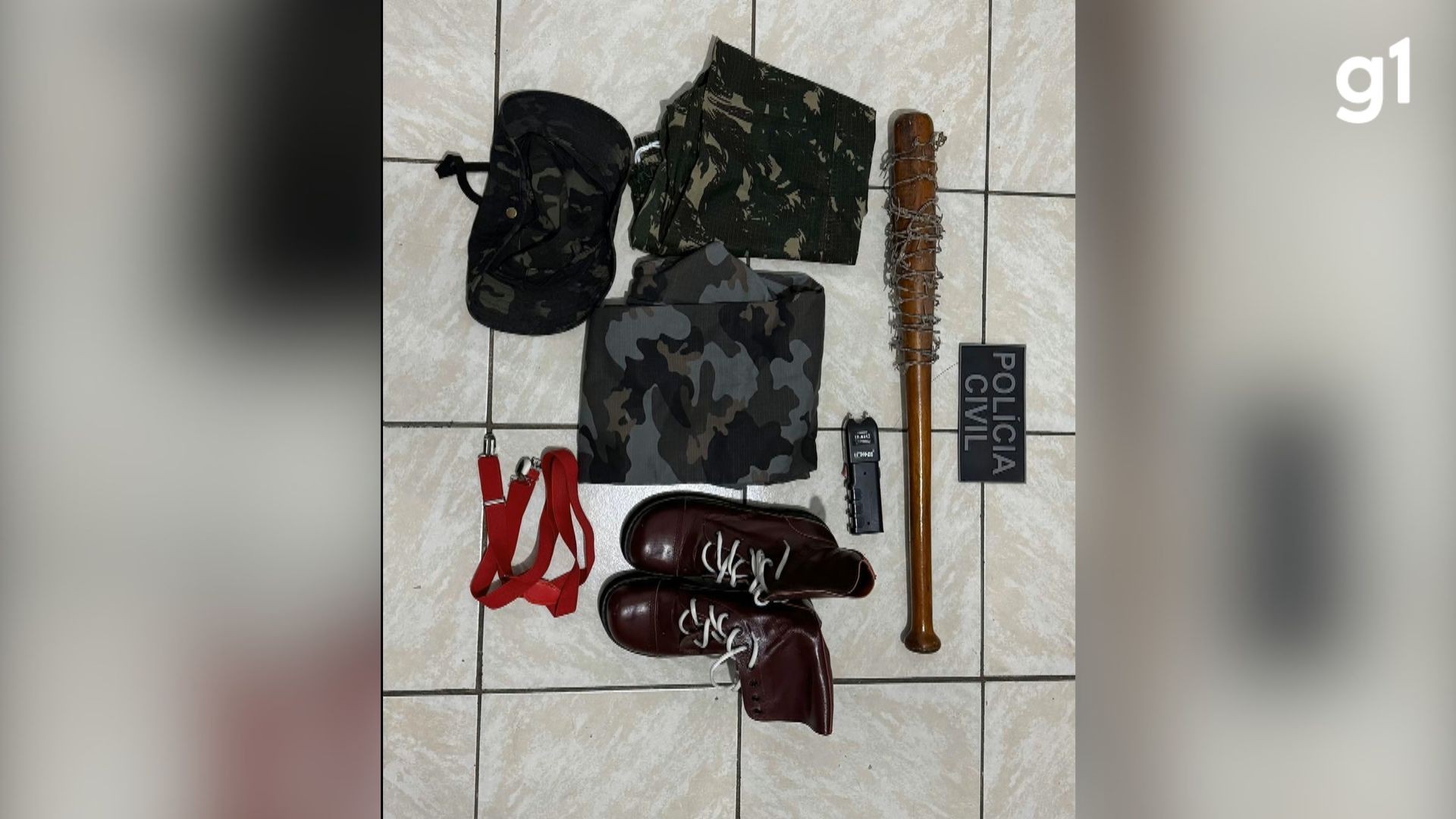 Jovens de classe média alta são investigados por espalhar cartazes para chamar pessoas para grupo neonazista no RS