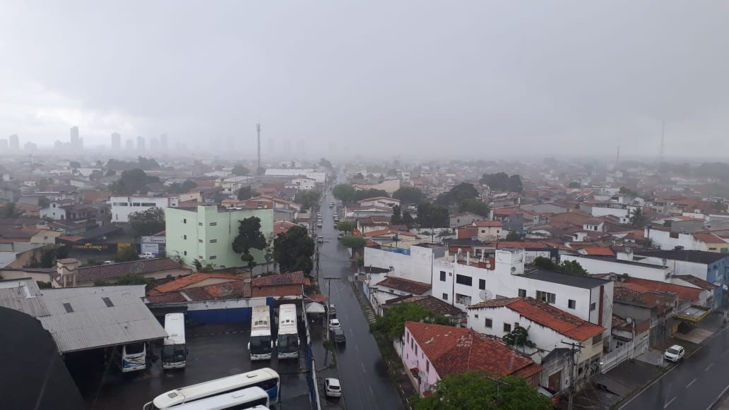 Inmet emite alerta de chuvas intensas para mais de 40 cidades baianas