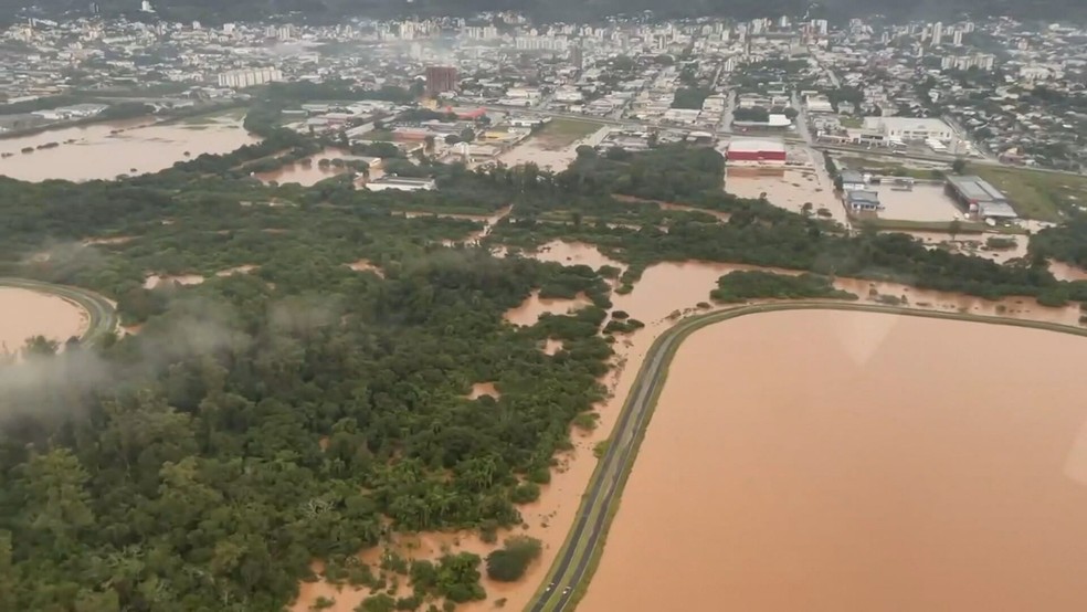 O Rio Grande do Sul foi prejudicado pelo grande volume de chuva que atinge o estado — Foto: Reprodução/TV Globo
