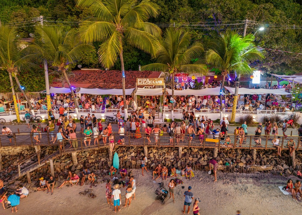 Apresentações acontecem durante o dia também na Praia de Pipa — Foto: Divulgação