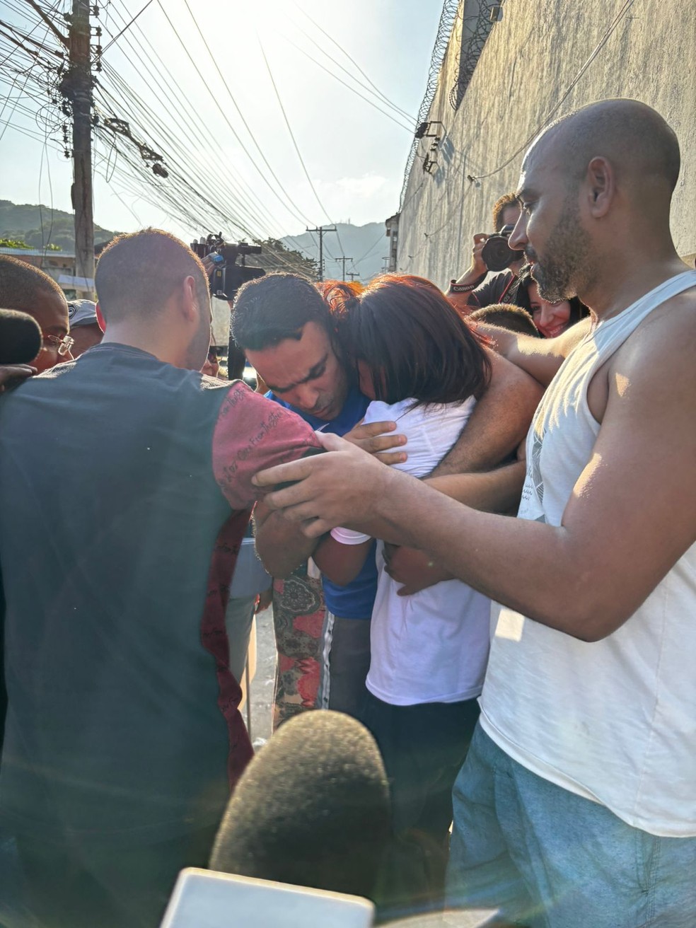 Érika Souza, a sobrinha do Tio Paulo, deixa o presídio — Foto: Rogério Coutinho