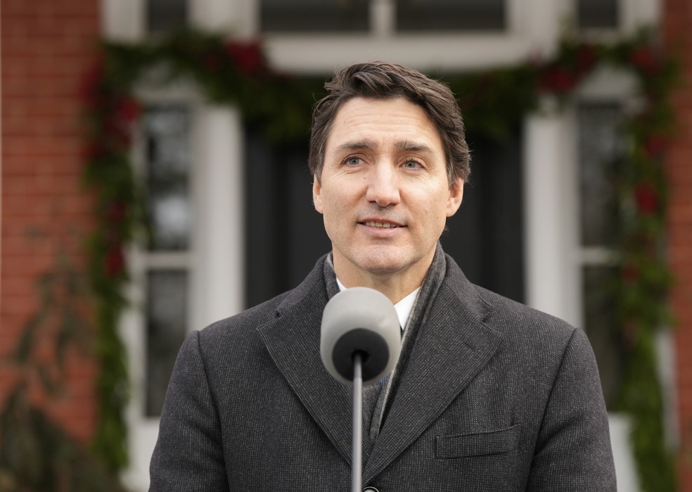Justin Trudeau durante pronunciamento em que anunciou renúncia — Foto: AP