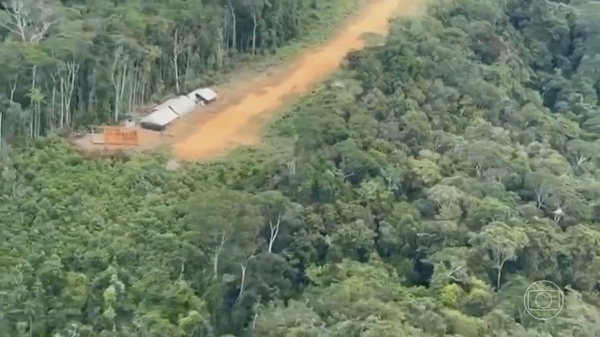 Exército venezuelano destrói pista de pouso de garimpeiros na Terra Yanomami