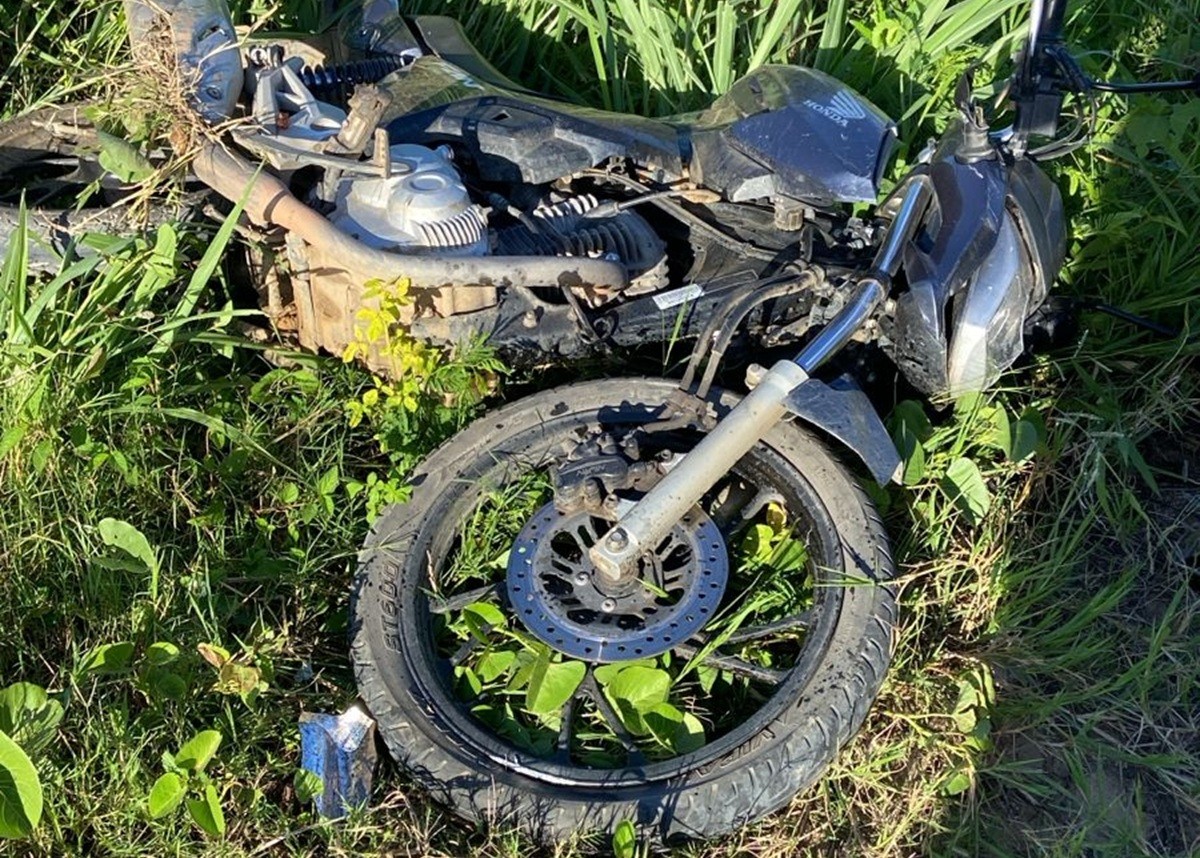 Colisão entre carro e moto deixa motociclista gravemente ferido no interior do RN; motorista foge