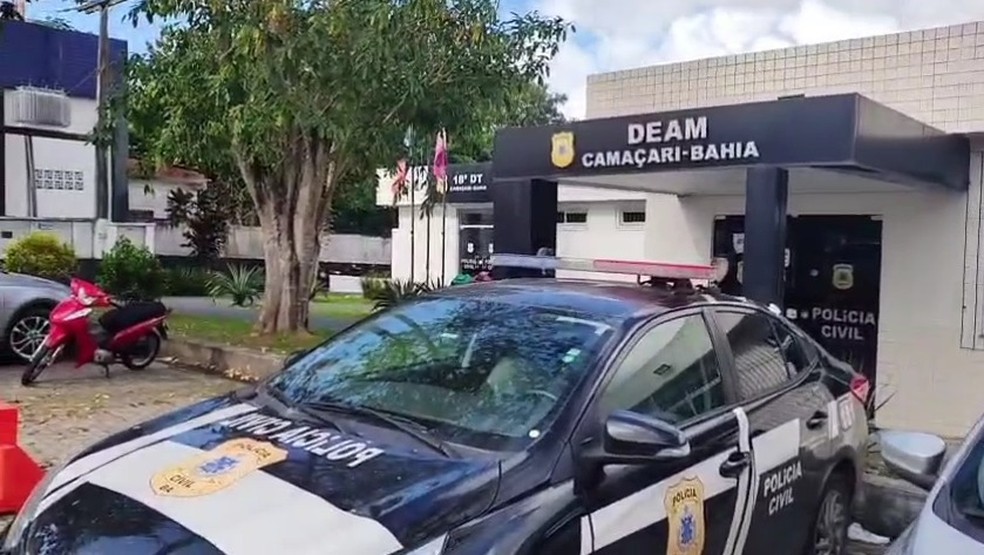 A prisão aconteceu após um mandado de prisão expedido pela Vara Criminal de Camaçari. — Foto: Polícia Civil