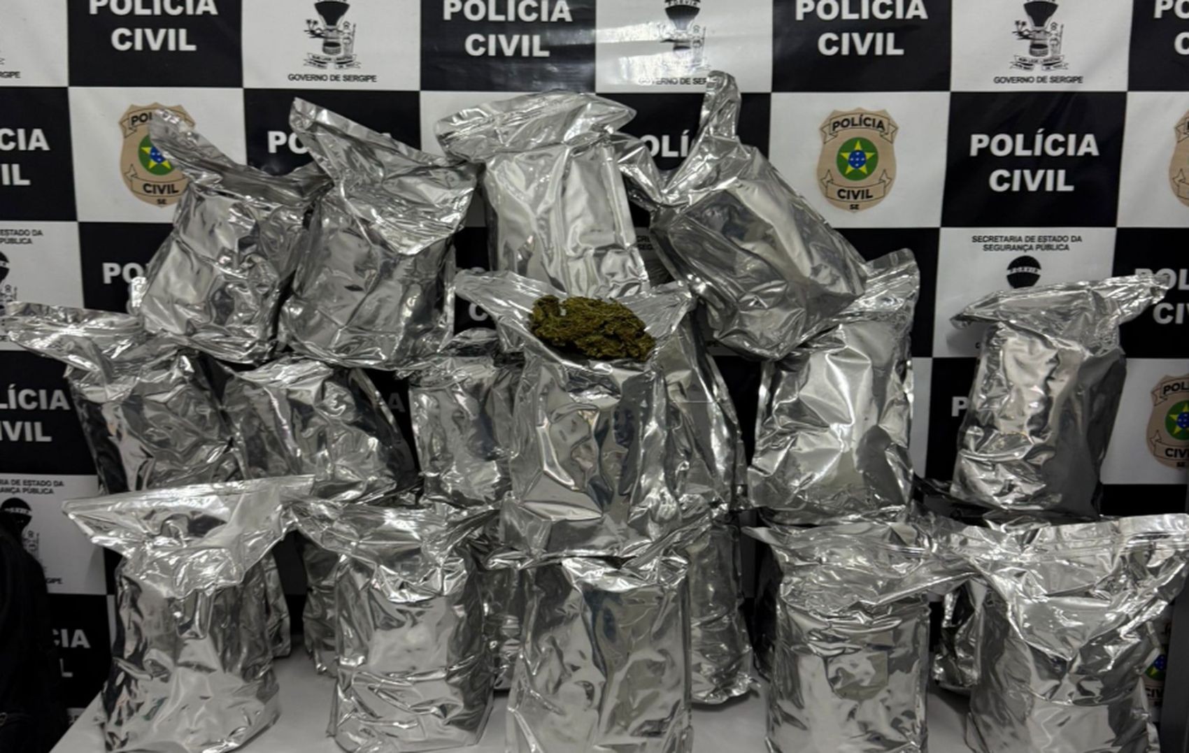 Operação policial apreende 22 quilos de droga conhecida como ‘flor de maconha’ em Japoatã