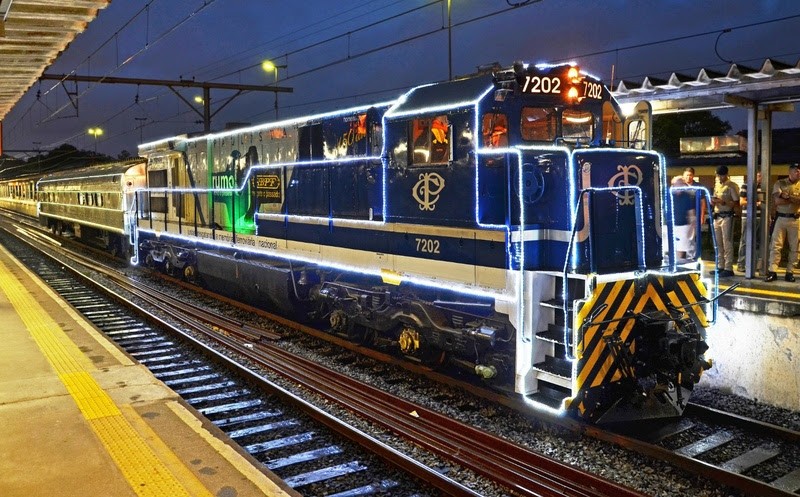 Trem iluminado de Natal vai passar por 11 cidades na região de São Carlos, confira as datas