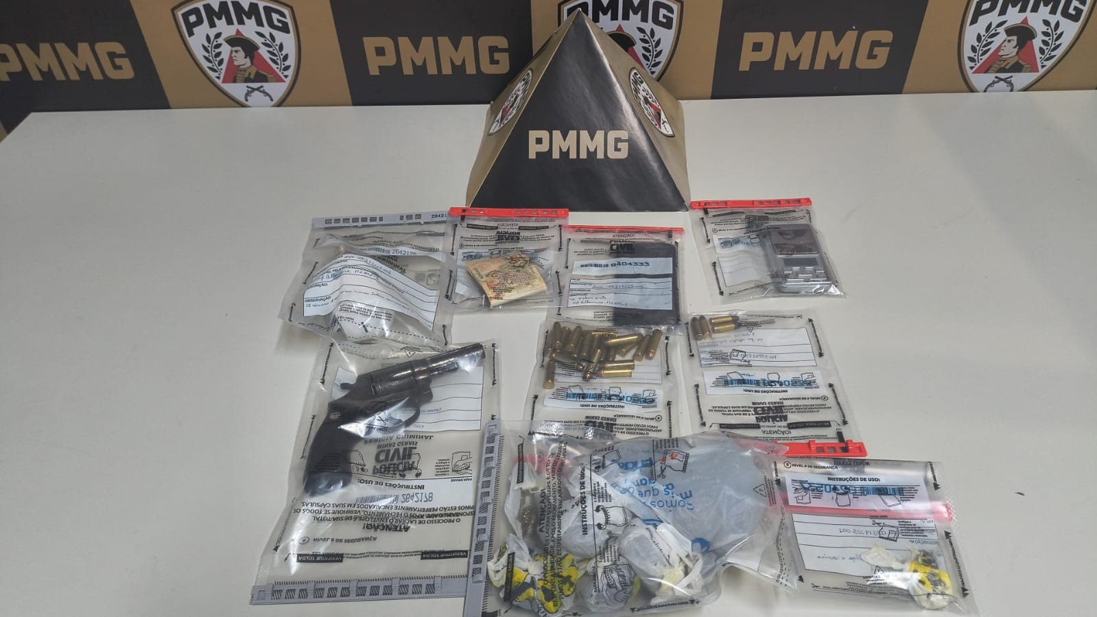 Adolescente é apreendido com drogas escondidas em geladeira em Governador Valadares