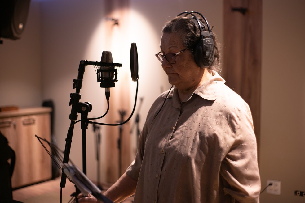 Cantora lança 1º disco musical aos 91 anos, com apoio da família — Foto: Lucas Bordon/Divulgação