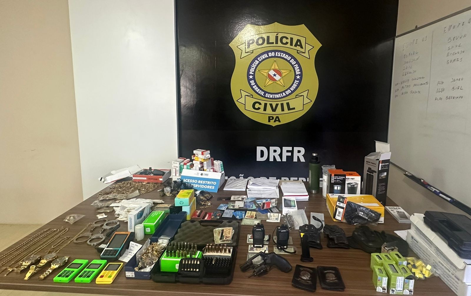 Armas, munições e documentos falsos são apreendidos durante operação da Polícia Civil em Belém
