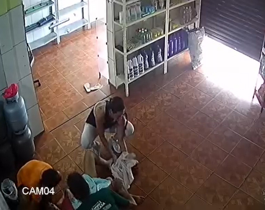VÍDEO: grávida entra em comércio pedindo ajuda e dá à luz no chão da loja em Sorocaba