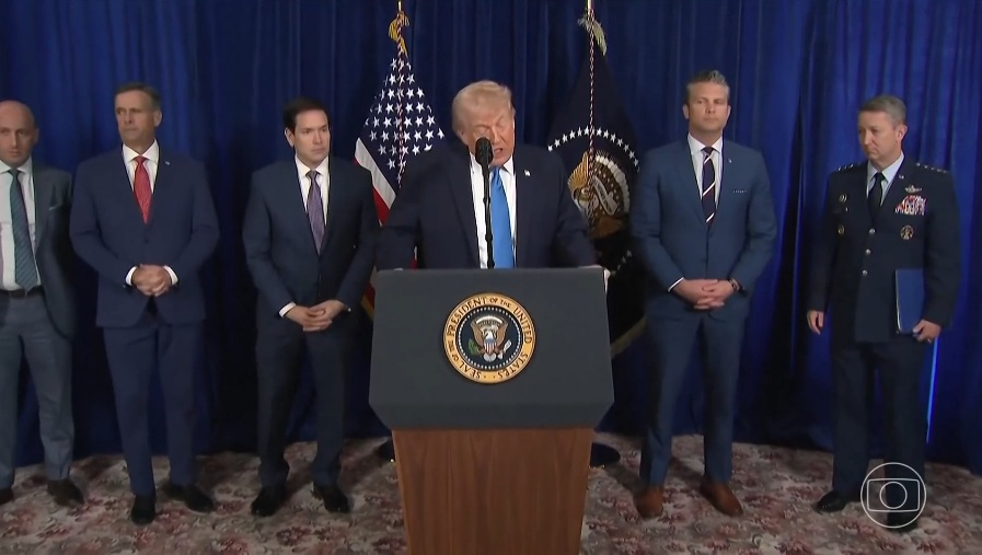 Em coletiva, Trump diz que EUA vão governar a Venezuela e controlar a indústria do petróleo