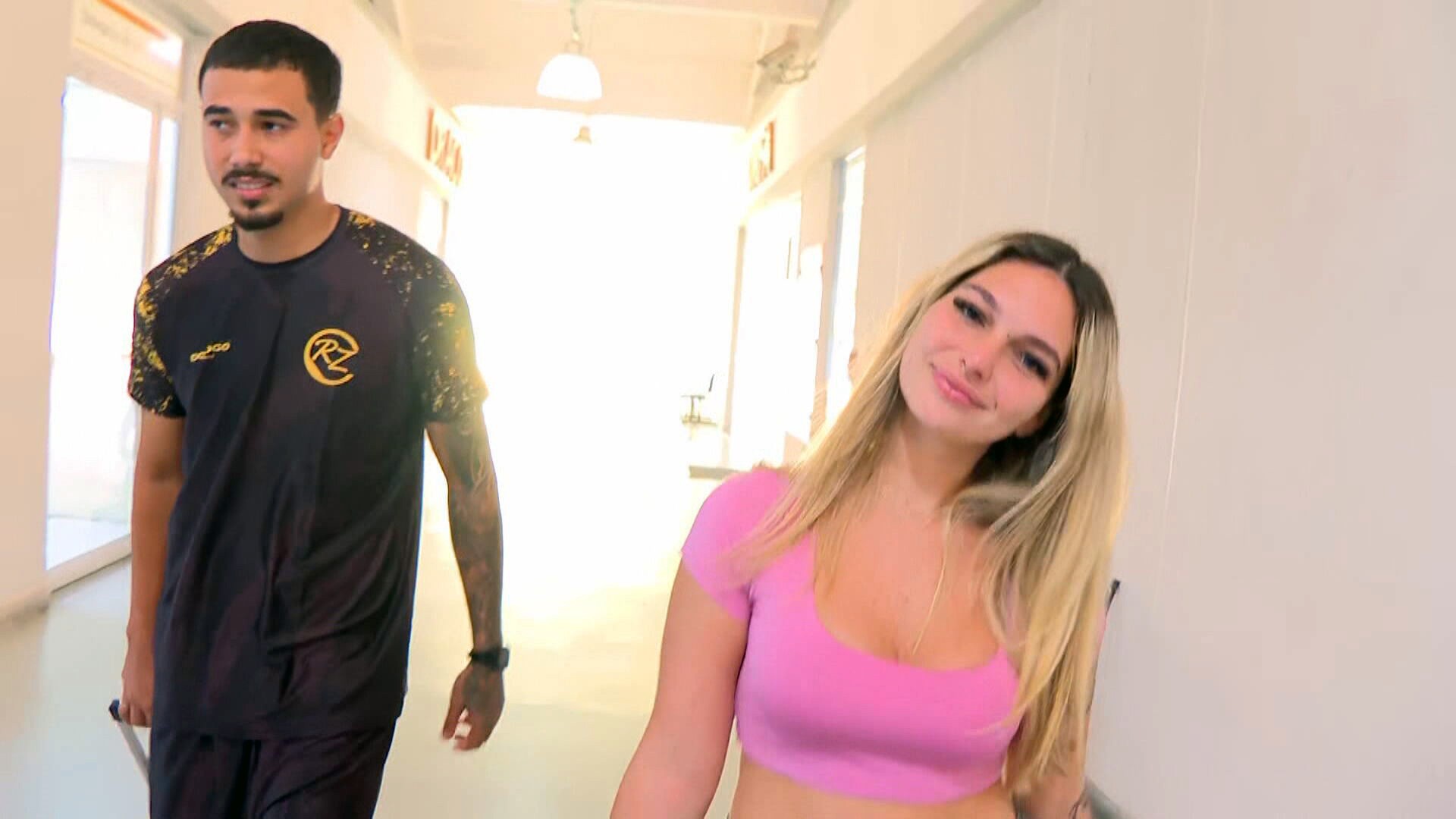 Polícia mira venda ilegal de canetas emagrecedoras; alvos tentaram jogar produtos pelo telhado e foram presos