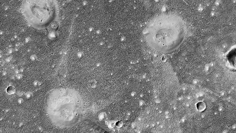 Foram identificados possíveis vulcões de lama na superfície de Marte — Foto: Nasa/JPL-Caltech/University of Arizona