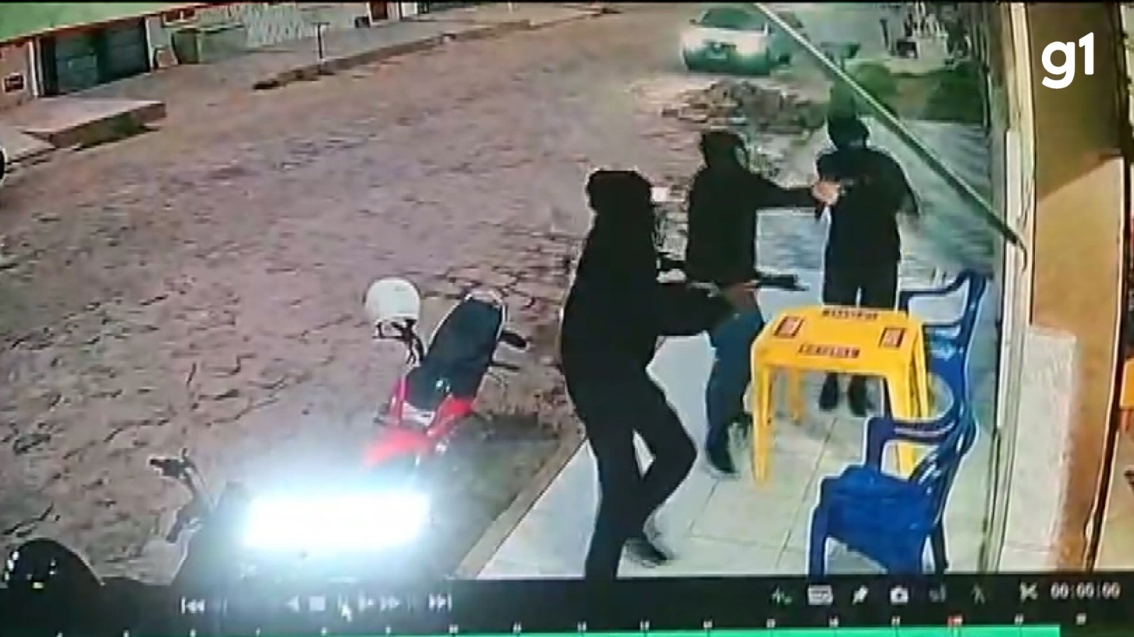 VÍDEO: duas pessoas morrem e quatro ficam feridas após ataque a tiros em bar na Bahia