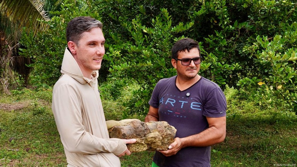 "Eu vi aquela parte de osso e sabia que não era do nosso tempo", conta Geri. — Foto: Nádia Pontes/DW