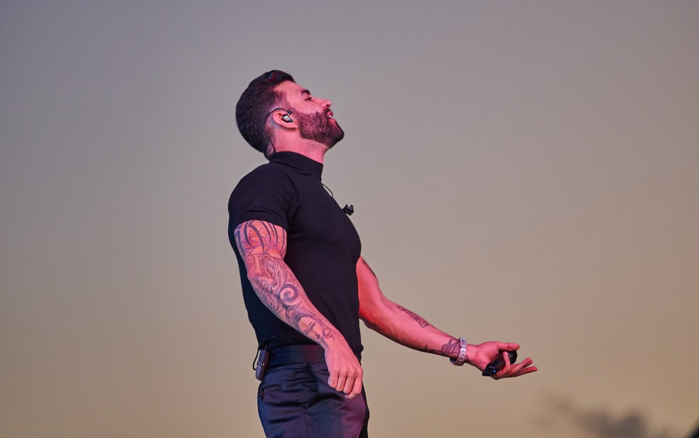 O cantor Gusttavo Lima parou show em Ribeirão Preto, SP, ao ver violência na plateia — Foto: Érico Andrade/g1