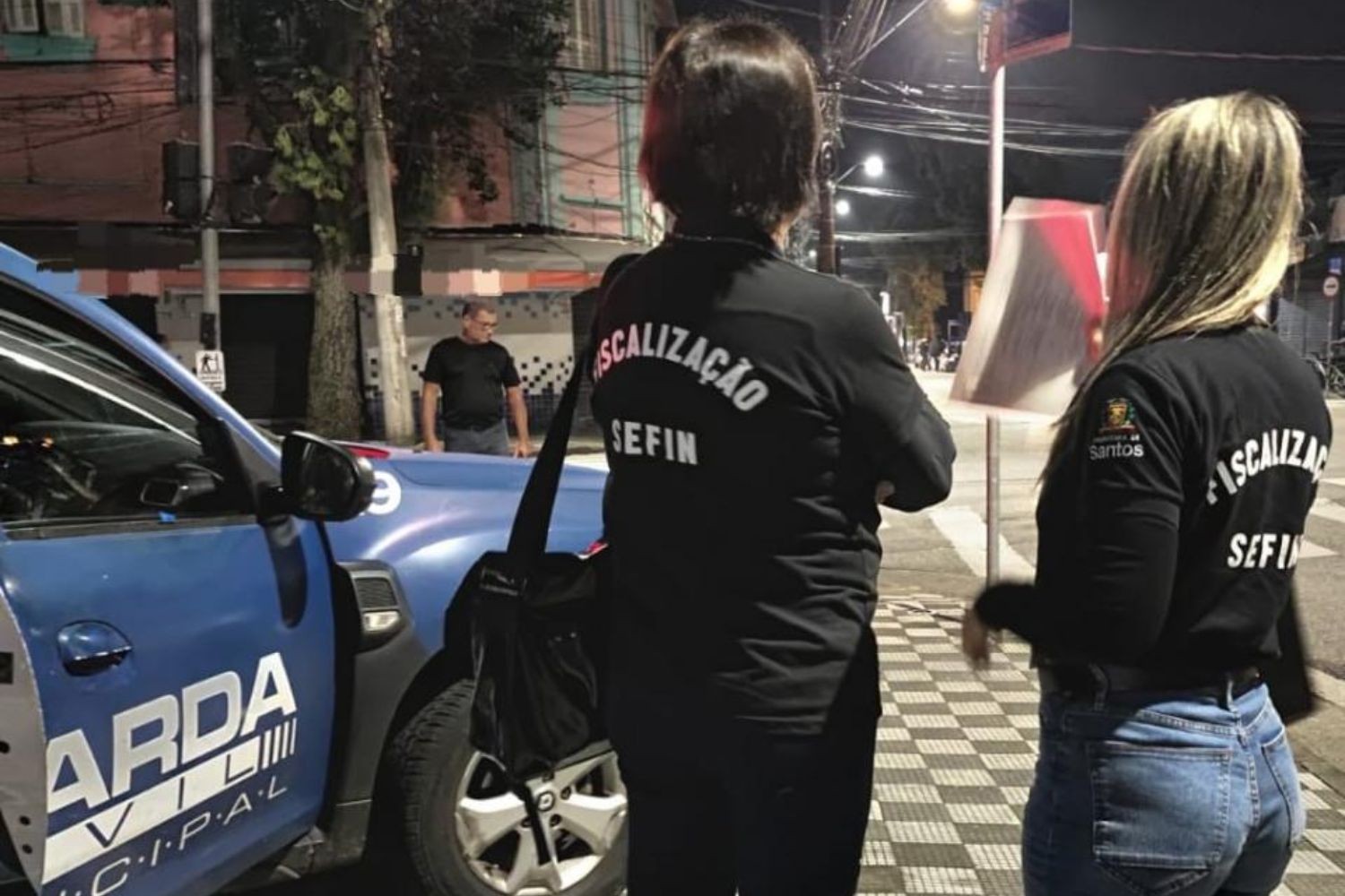 Casa noturna e outros dois comércios são fechados durante operação em Santos, SP