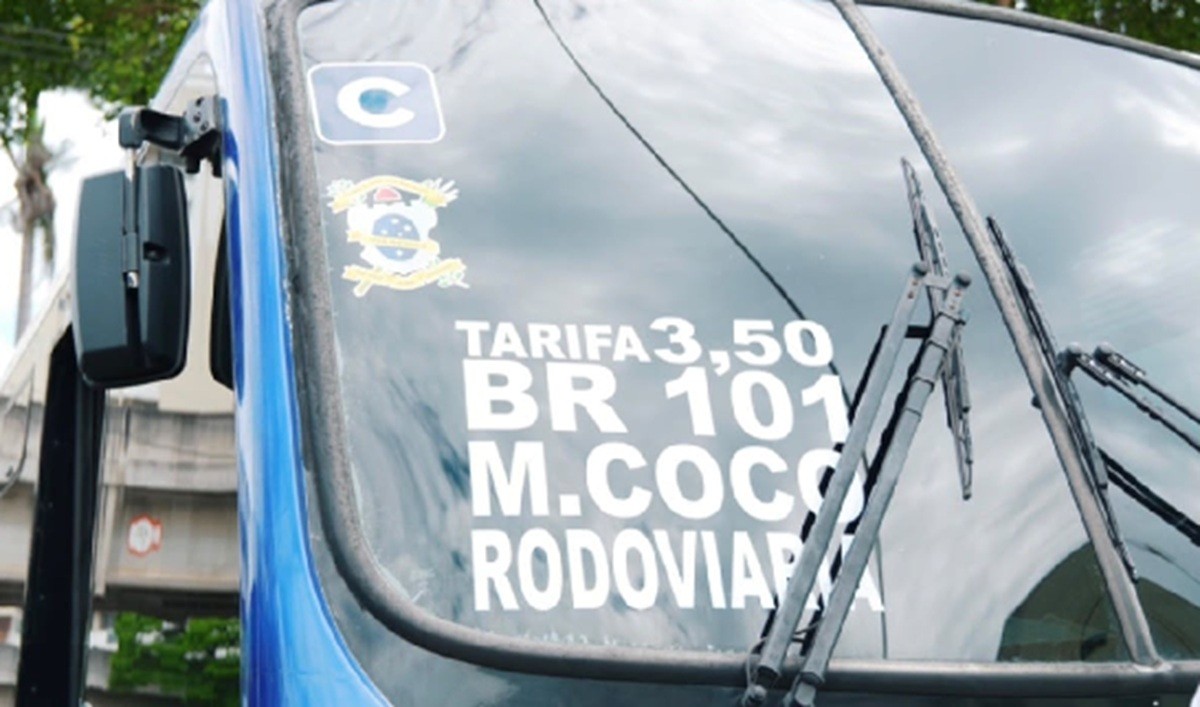 Passageiros denunciam que vans e micro-ônibus atravessam canavial para evitar pedágio na BR-101 em Campos