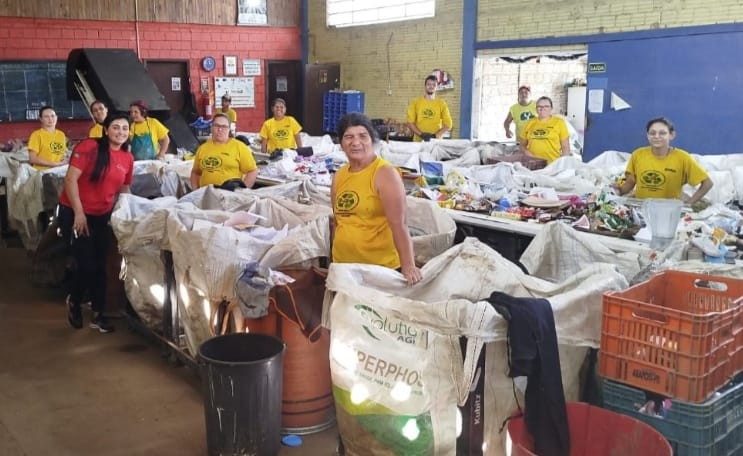 Catadores informais representam mais de 75% da coleta de recicláveis em Curitiba; veja números