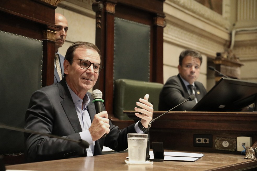 Paes protocola projeto de lei na Câmara do Rio — Foto: Fabio Motta/Prefeitura do Rio