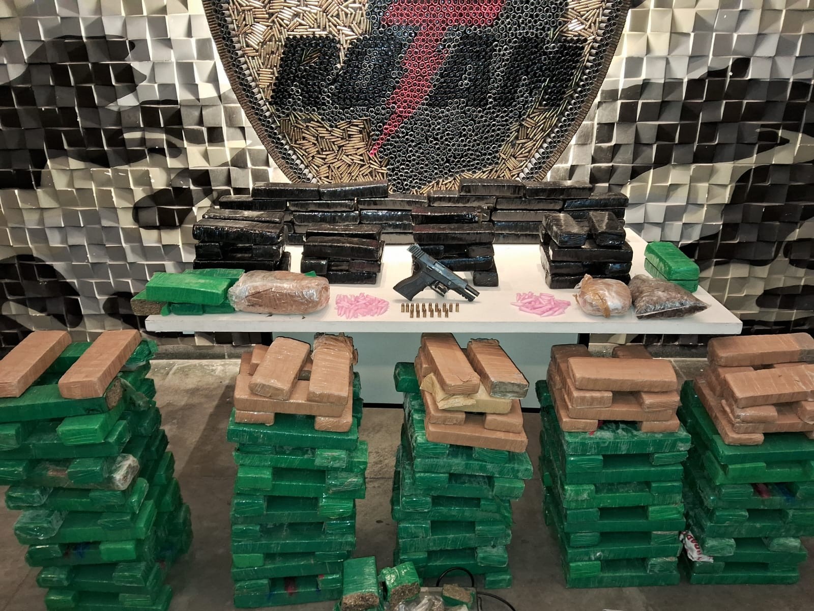 Três pessoas são presas e 50 kg de maconha são apreendidos na Grande BH