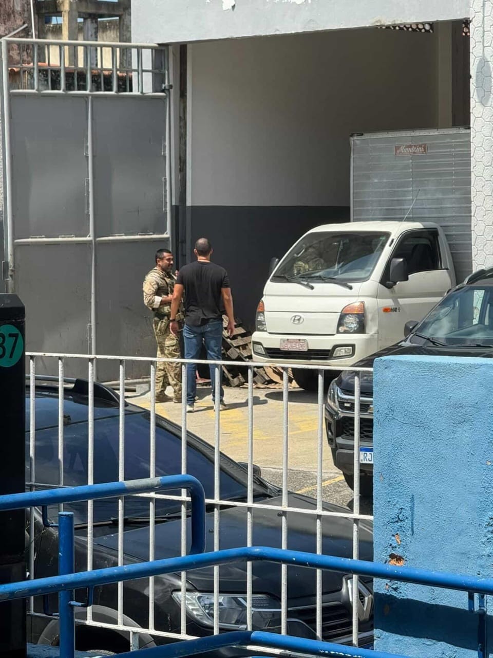 PF encontra depósito clandestino de cigarro em São Gonçalo