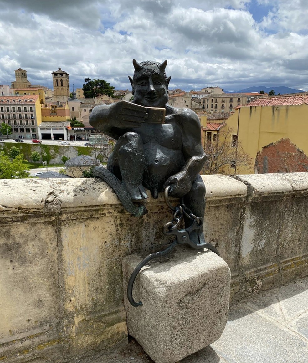 Estátua localizada na Espanha. — Foto: Reprodução/Google Maps
