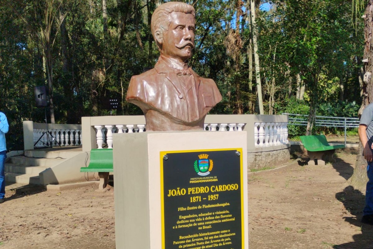 Busto de João Pedro Cardoso é inaugurado no Dia da Árvore em Pinda