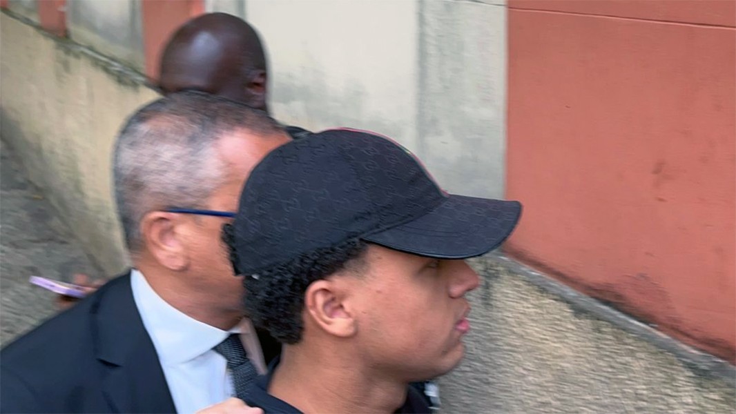 Terceiro foragido por estupro coletivo se entrega à polícia