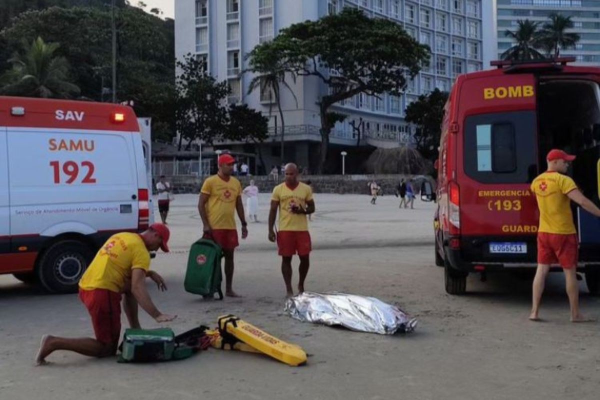 Turista de Mauá morre afogado em praia de Guarujá, SP