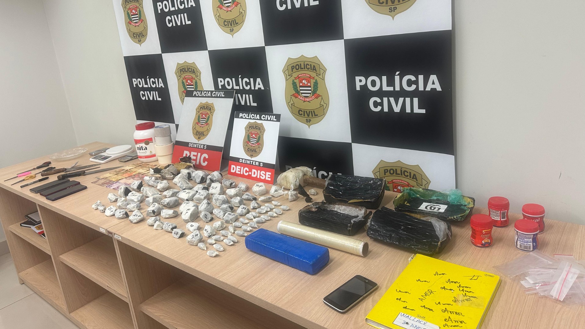Polícia faz prisões e apreende drogas em operação contra o tráfico na zona norte de Rio Preto